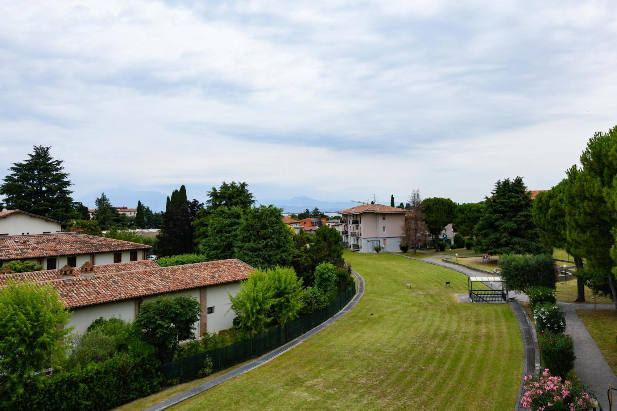 Appartement La Casa Di Olivia - Vista Lago à Desenzano del Garda Extérieur photo