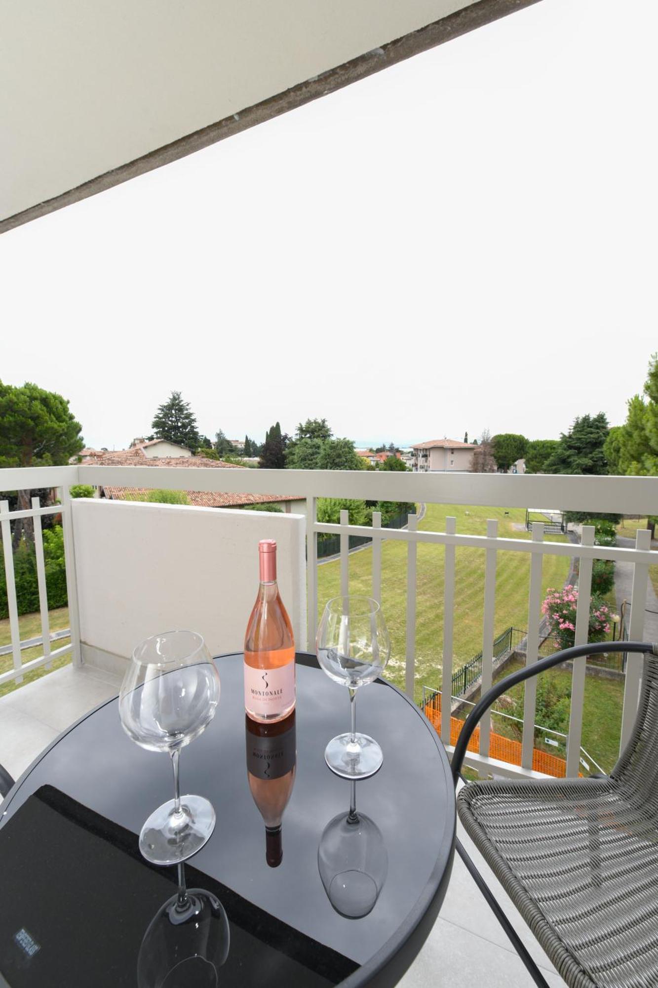 Appartement La Casa Di Olivia - Vista Lago à Desenzano del Garda Extérieur photo